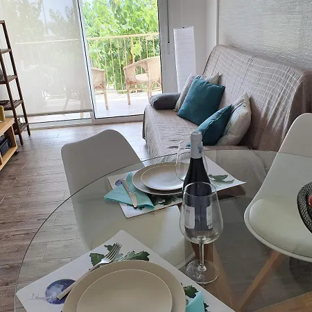 Bertoni By The Sea Apartment *
